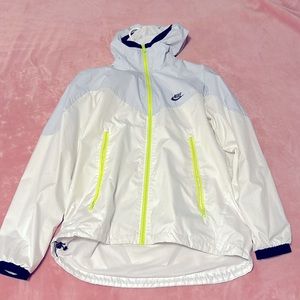 Nike Windbreaker w/ Back Pocket